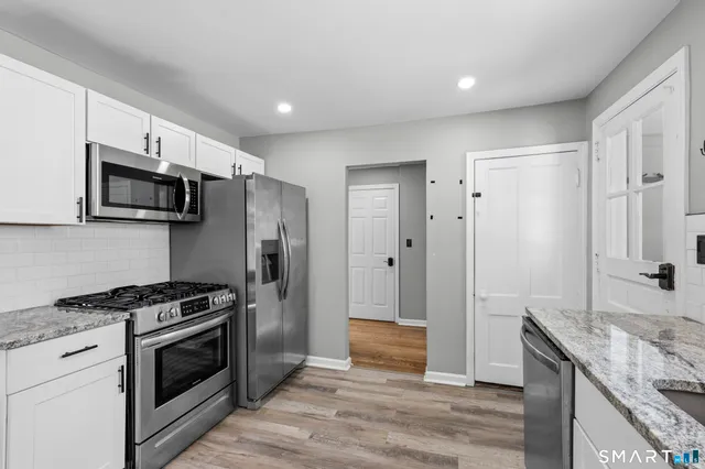 $2,400 | 33 Maple Street, Glastonbury, CT 06033