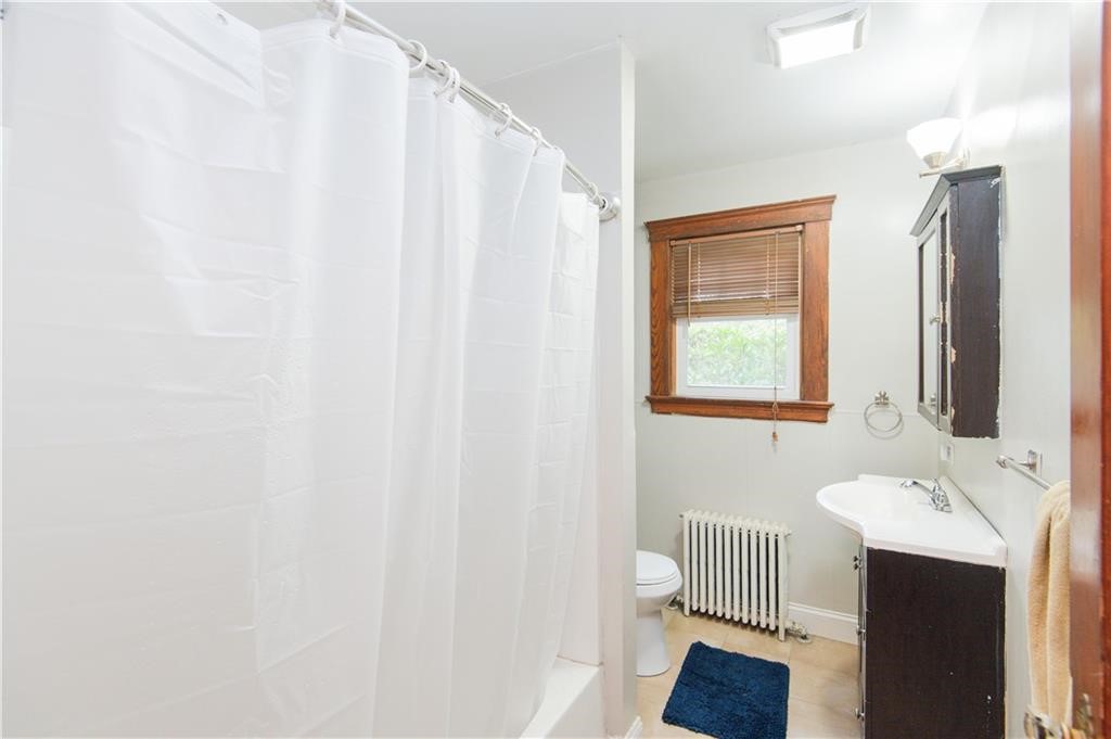 556 East Main Road Middletown, RI 02842 - Photo 18 of 34