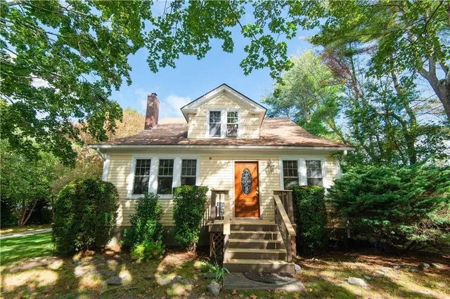 $3,500 | 556 East Main Road, Middletown, RI 02842