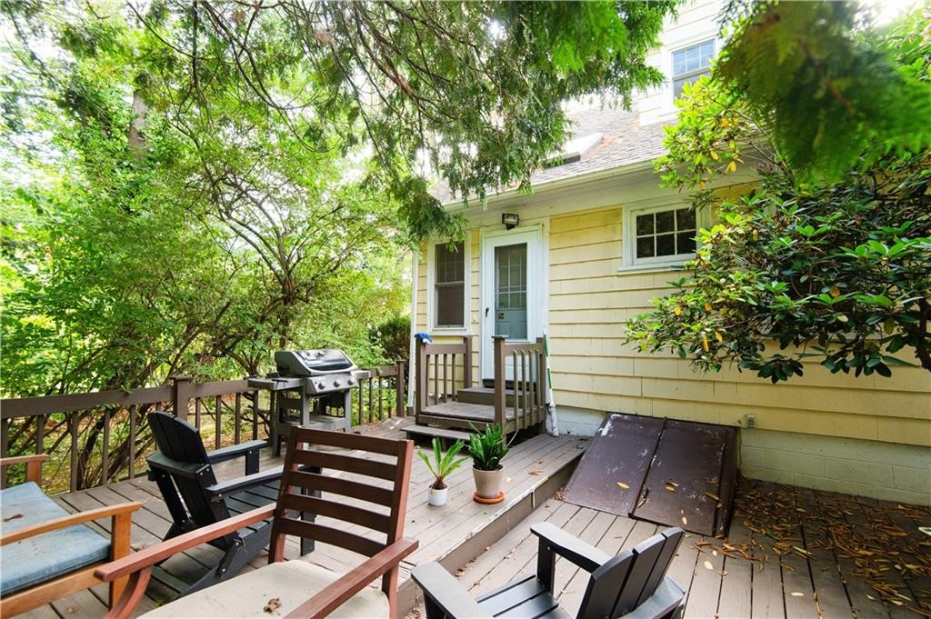 556 East Main Road Middletown, RI 02842 - Photo 32 of 34