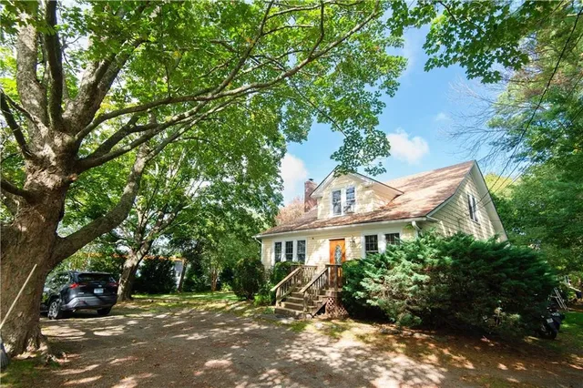 $3,500 | 556 East Main Road, Middletown, RI 02842