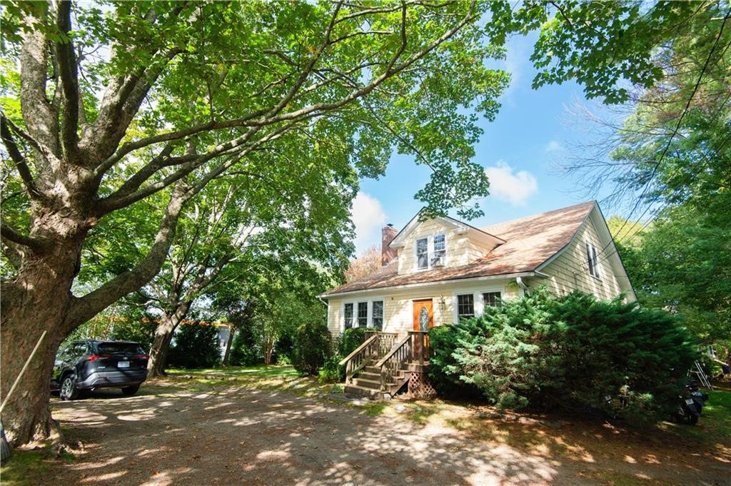 556 East Main Road Middletown, RI 02842 - Photo 4 of 34