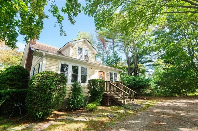 $3,500 | 556 East Main Road, Middletown, RI 02842