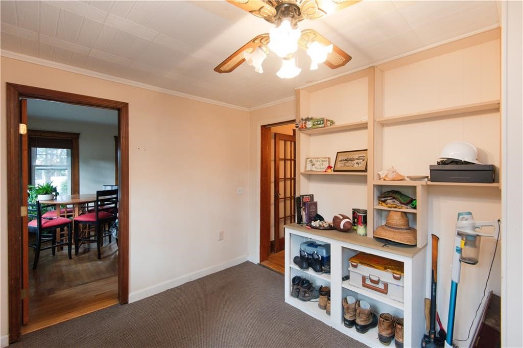 556 East Main Road Middletown, RI 02842 - Photo 8 of 34