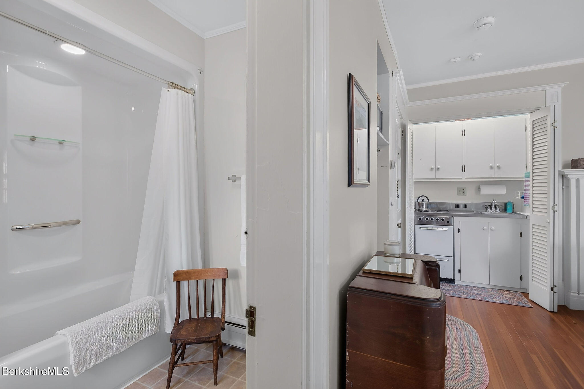 41 Main Street, Unit 7 Stockbridge, MA 01262 - Photo 11 of 16 Bathroom Access