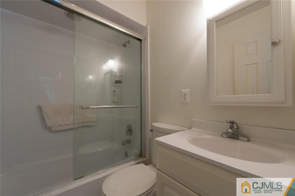 39 Highview Road East Brunswick, NJ 08816 - Photo 8 of 15 Gallery Image 8