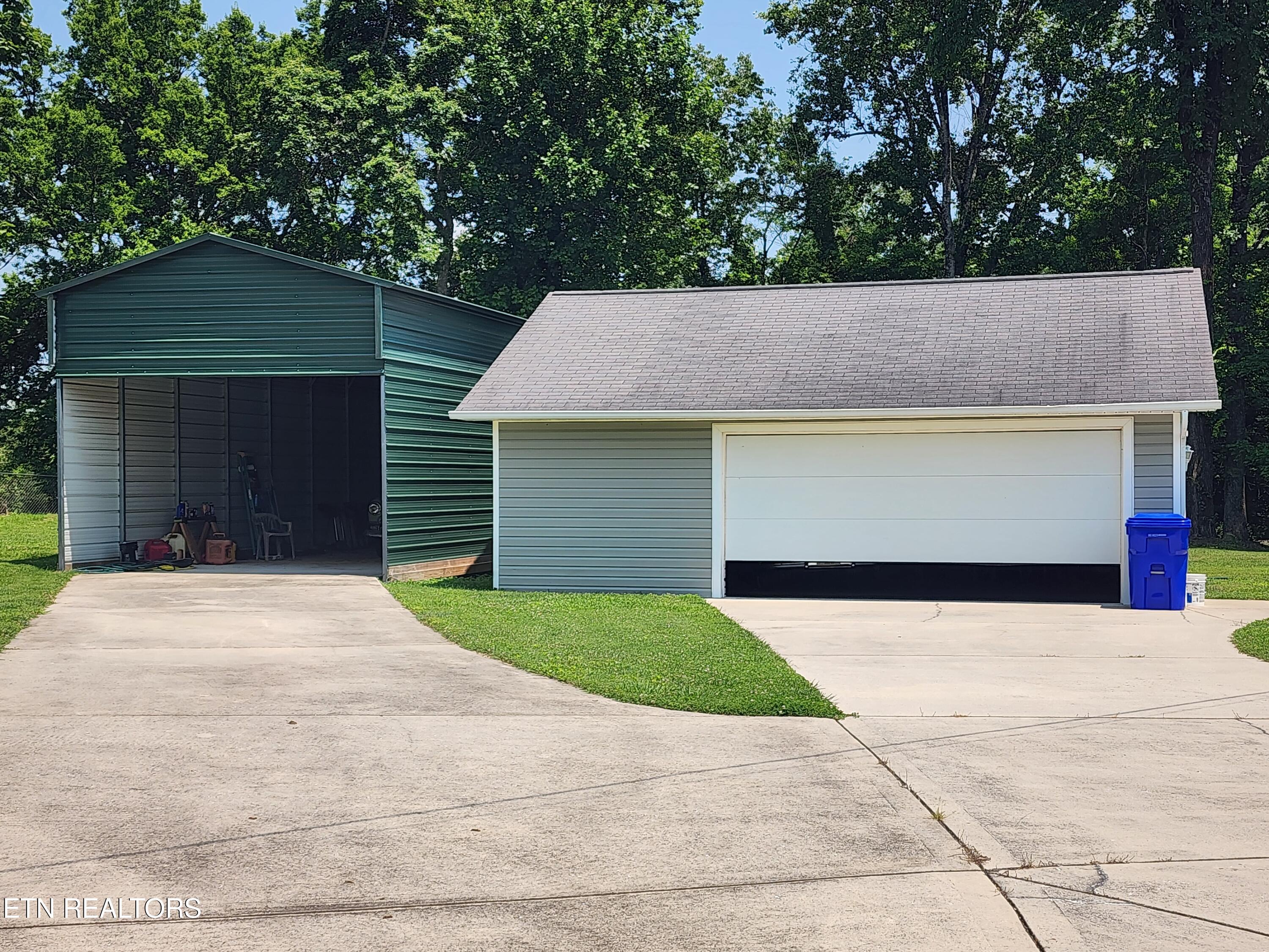 252 Harding Road Harriman, TN 37748 - Photo 3 of 60 20250602_142541