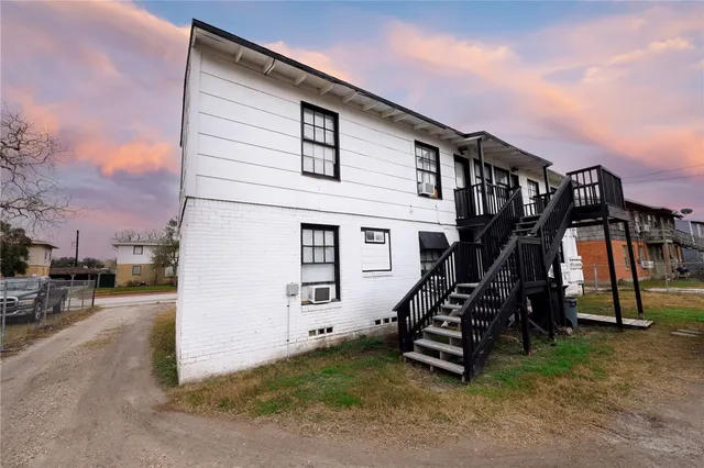 a view of a basketball court