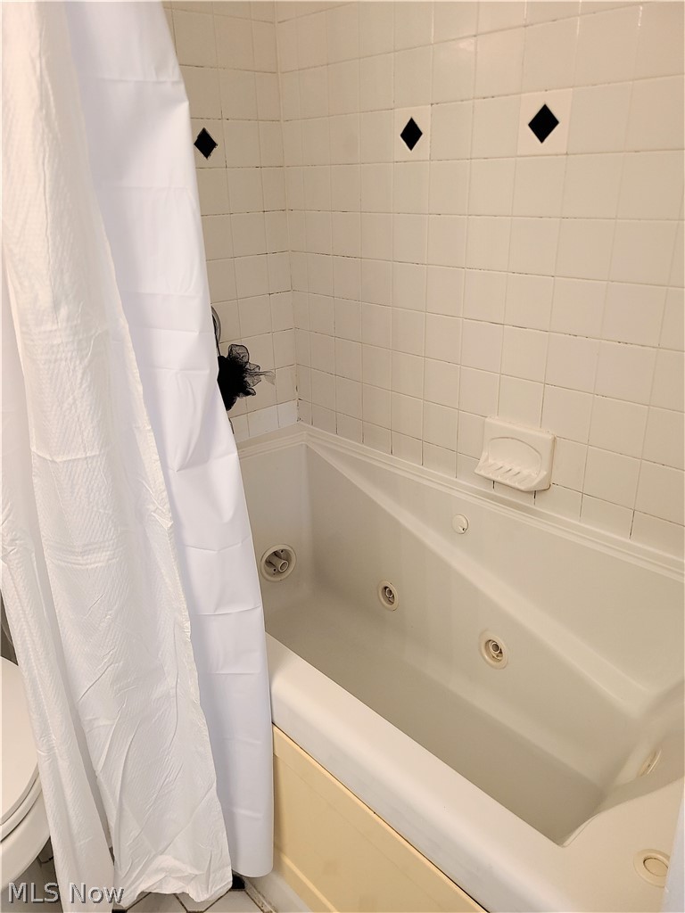 3669 Stoneleigh Road Cleveland, OH 44121 - Photo 16 of 23
