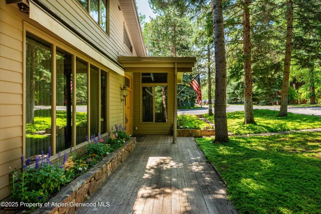 a view of a pathway with a garden