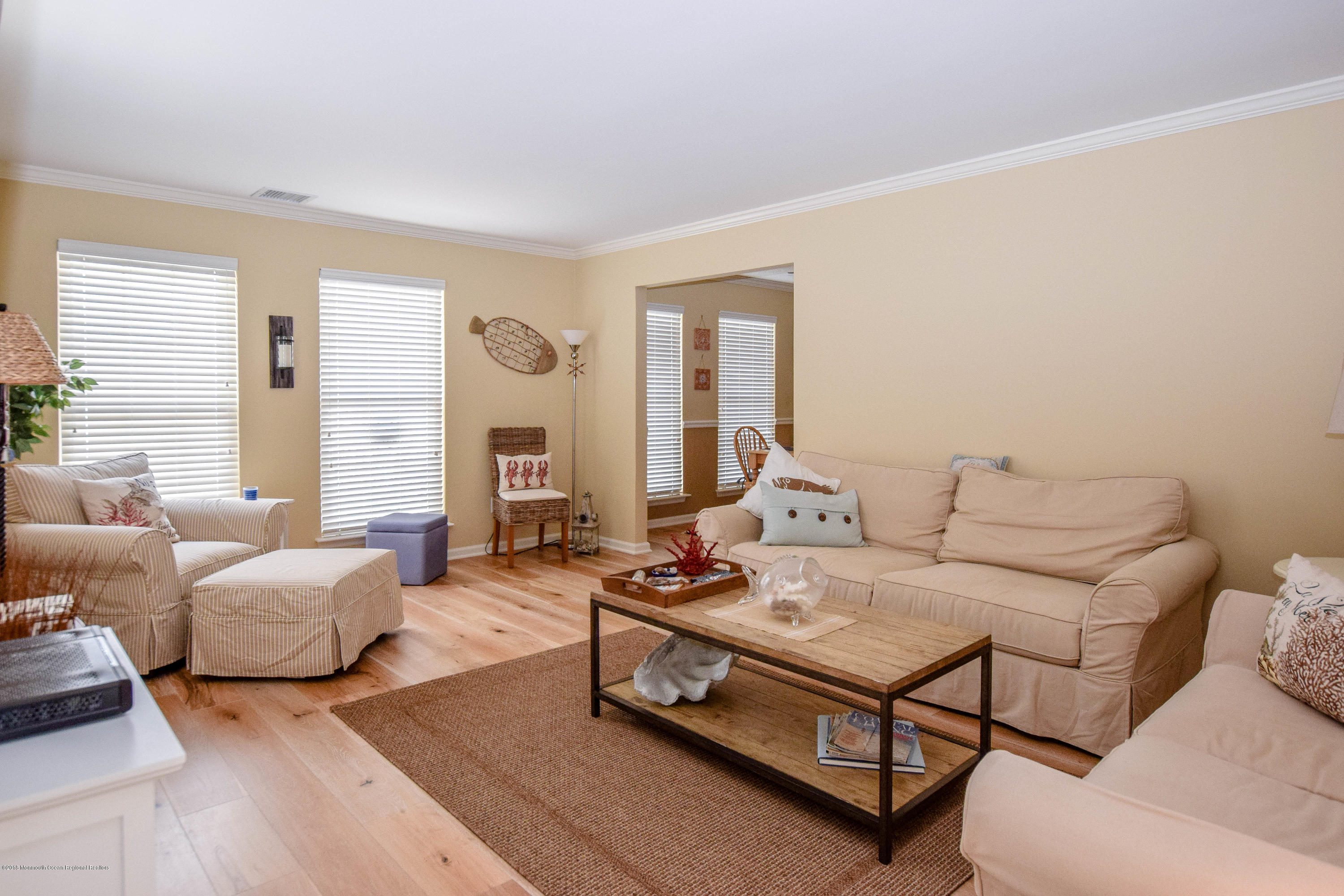 19 Diane Road Manahawkin, NJ 08050 - Photo 4 of 32 DSC_0005