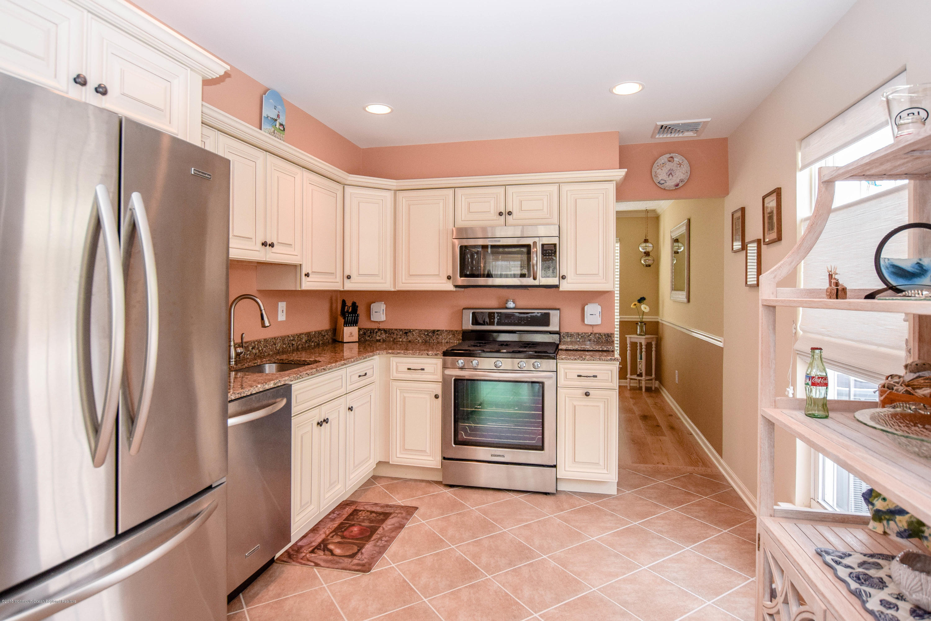 19 Diane Road Manahawkin, NJ 08050 - Photo 8 of 32 DSC_0018
