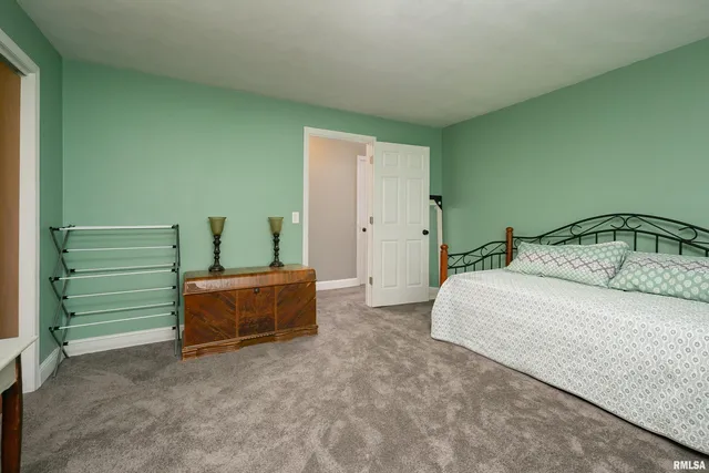 $195,000 | 210 West 19th Avenue, Coal Valley, IL 61240