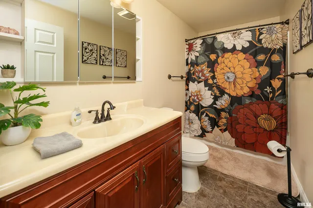 $195,000 | 210 West 19th Avenue, Coal Valley, IL 61240