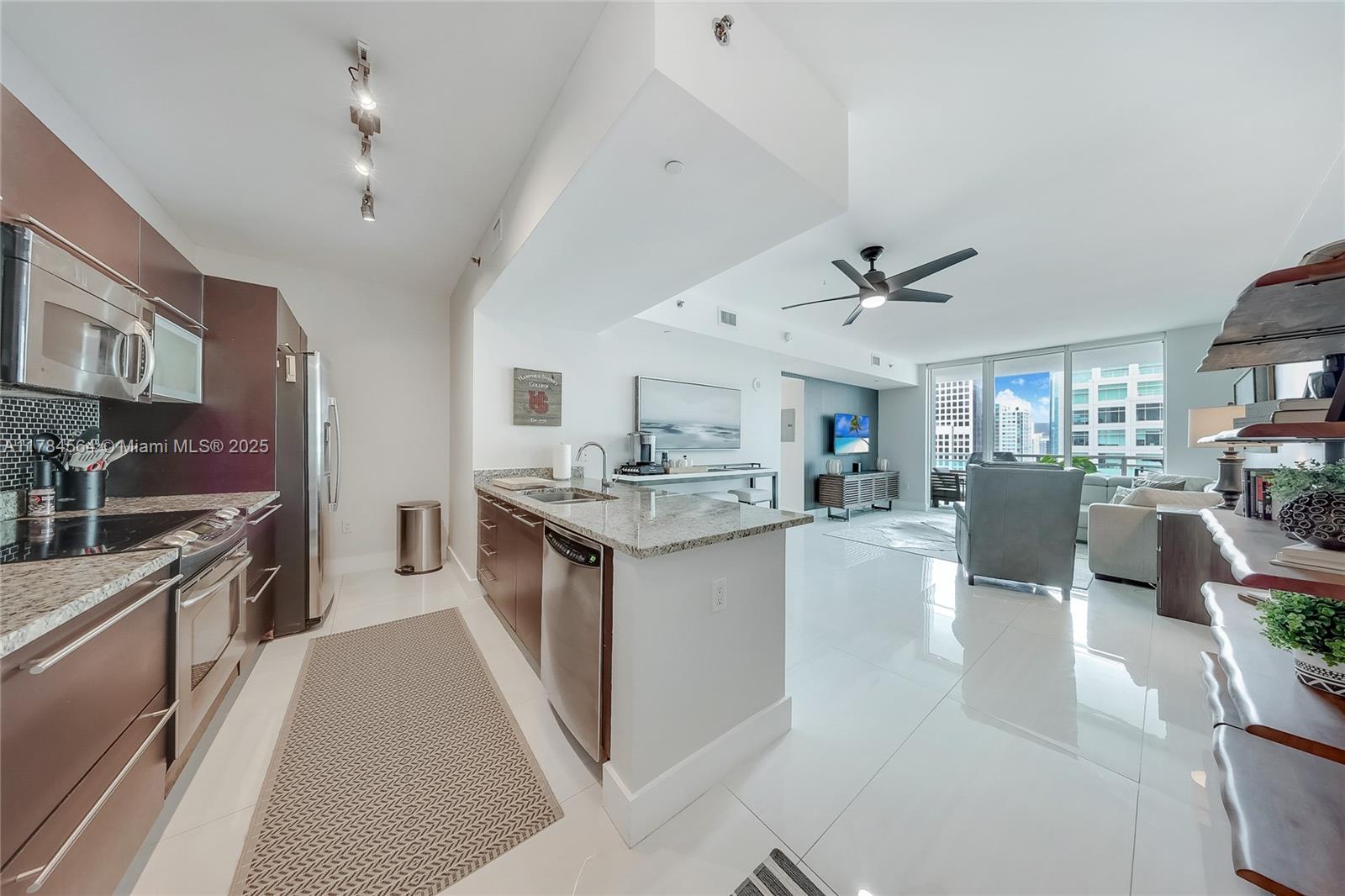 951 Brickell Avenue, Unit 3201 Miami, FL 33131 - Photo 4 of 15