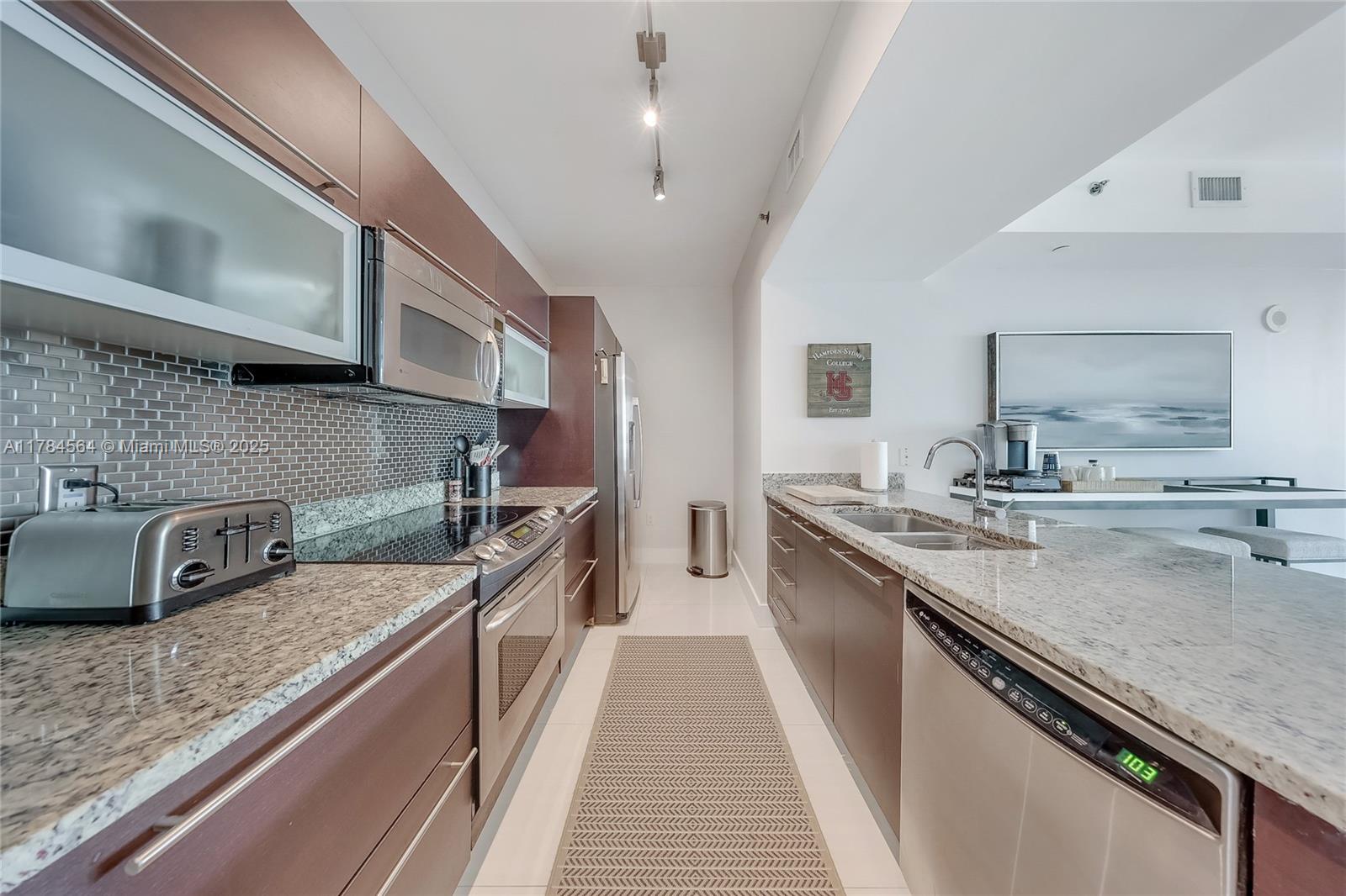 951 Brickell Avenue, Unit 3201 Miami, FL 33131 - Photo 5 of 15