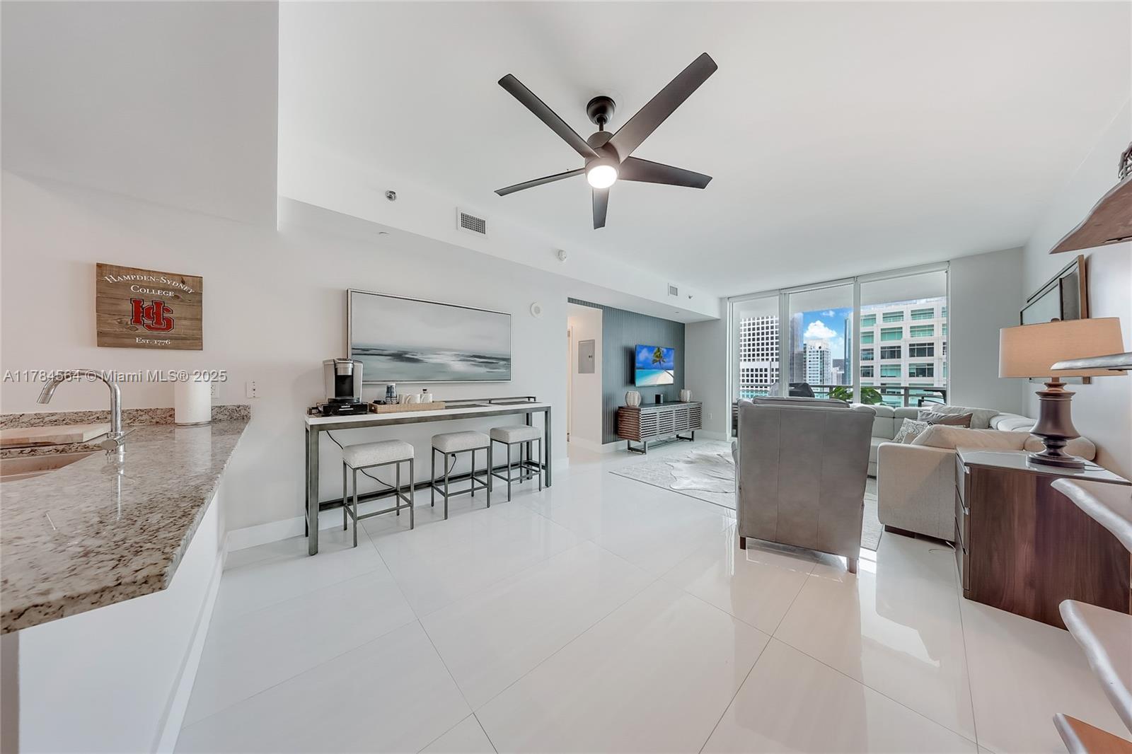 951 Brickell Avenue, Unit 3201 Miami, FL 33131 - Photo 6 of 15