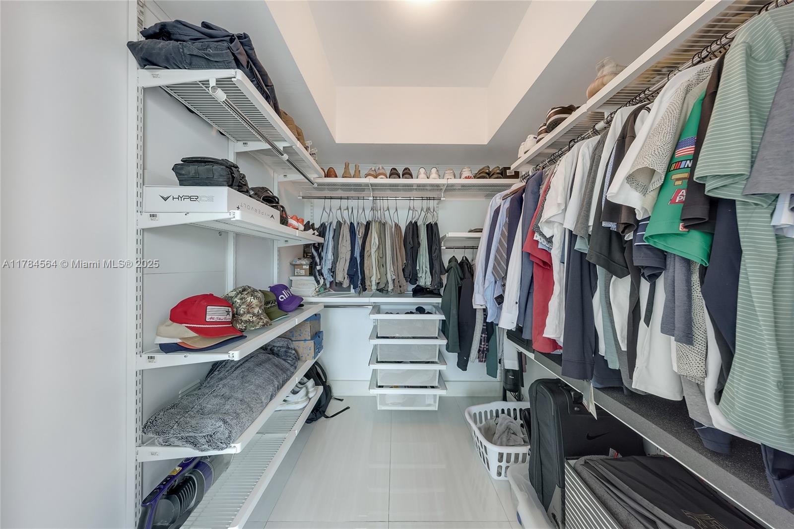 951 Brickell Avenue, Unit 3201 Miami, FL 33131 - Photo 10 of 15