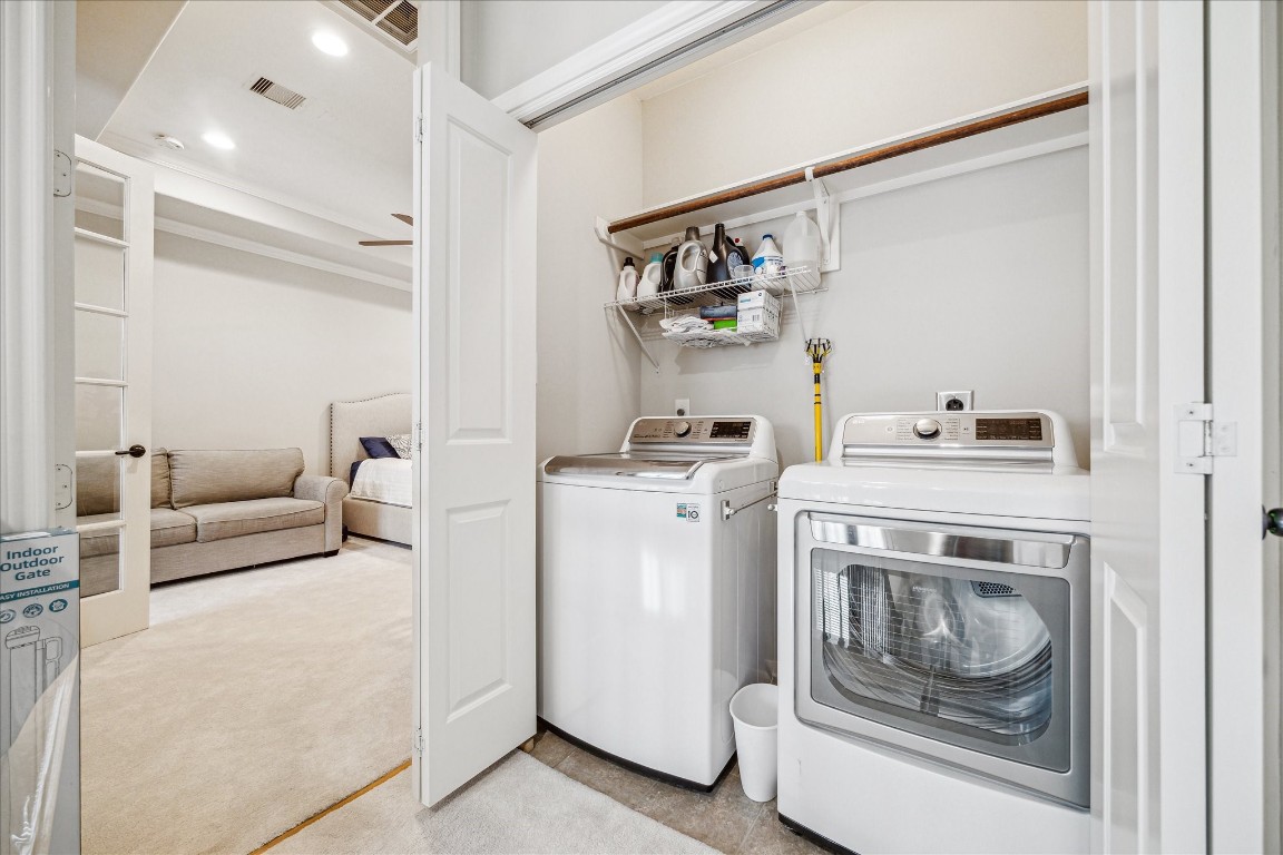 1046 West 23rd Street, Unit C Houston, TX 77008 - Photo 14 of 15 a utility room with dryer and washer