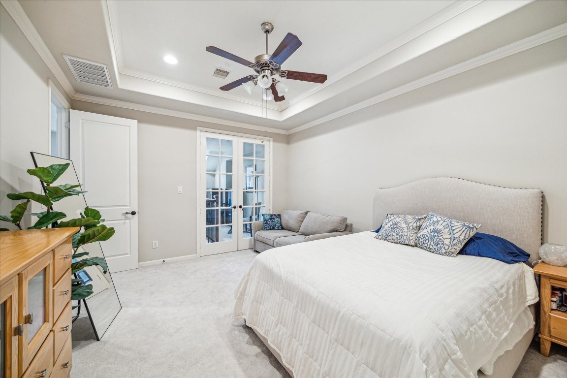 1046 West 23rd Street, Unit C Houston, TX 77008 - Photo 9 of 15 a bedroom with a large bed and a chandelier