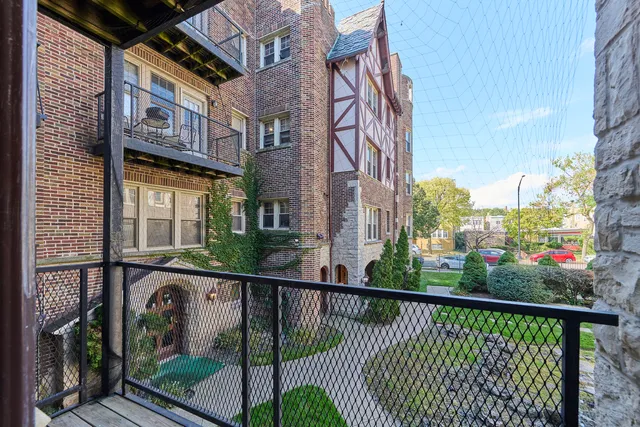 $259,000 | 5715 North Kimball Avenue, Unit 1N, Chicago, IL 60659