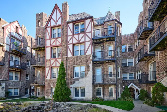 $259,000 | 5715 North Kimball Avenue, Unit 1N, Chicago, IL 60659