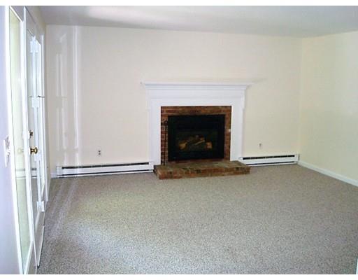 817 Strawberry Hill Road, Unit 4 Barnstable, MA 02632 - Photo 4 of 14 Gallery Image 4