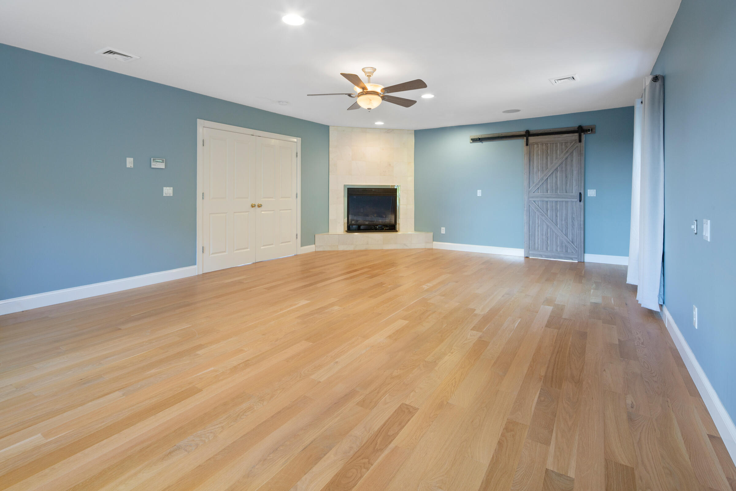 8 Desmond Road Sagamore, MA 02561 - Photo 29 of 71 a view of a livingroom with a ceiling fan and window