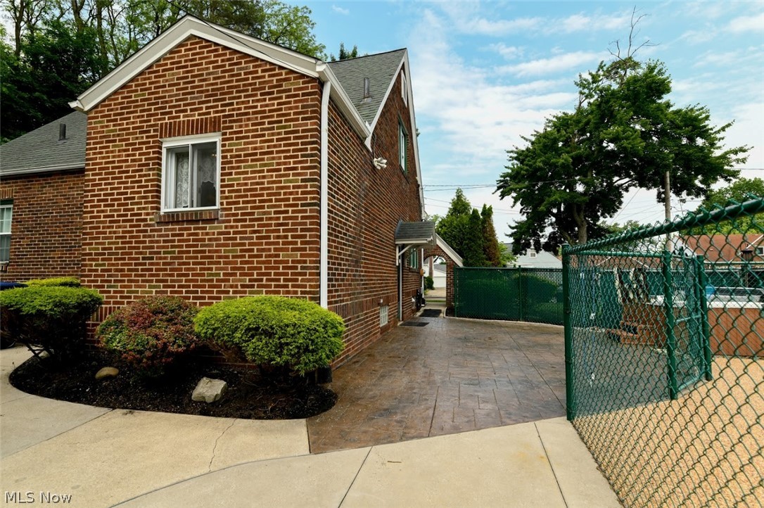 847 Meridian Street Akron, OH 44310 - Photo 3 of 35 Gallery Image 3