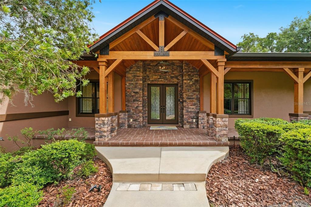 855 Southeast 87th Street Ocala, FL 34480 - Photo 3 of 79 a front view of a house with garden