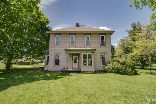 $240,000 | 115 North Main Street, Modesto, IL 62667