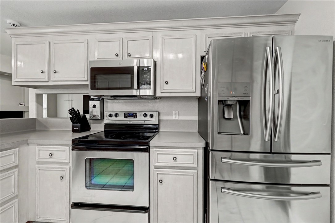 7541 Yorkshire Drive Corpus Christi, TX 78413 - Photo 8 of 32 a kitchen with cabinets stainless steel appliances and a counter space