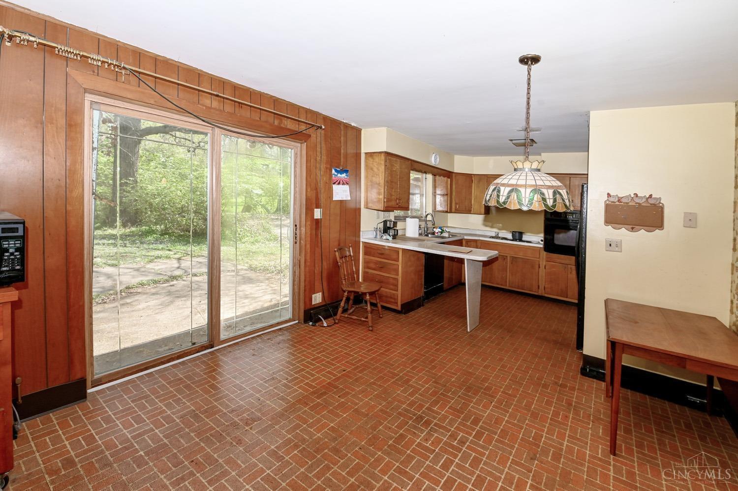 9736 Winton Road Cincinnati, OH 45231 - Photo 10 of 28 Gallery Image 10