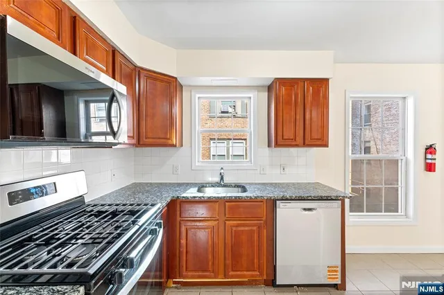 $359,000 | 12 Carmella Court, Newark, NJ 07104