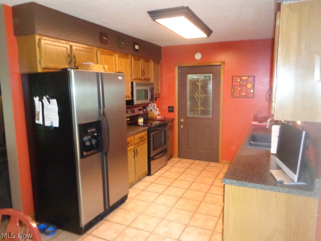 528 Stratton Avenue Southwest New Philadelphia, OH 44663 - Photo 3 of 21