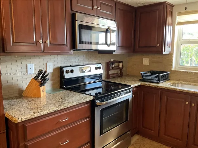 $2,050 | 100 Southeast 6th Avenue, Unit 203, Pompano Beach, FL 33060