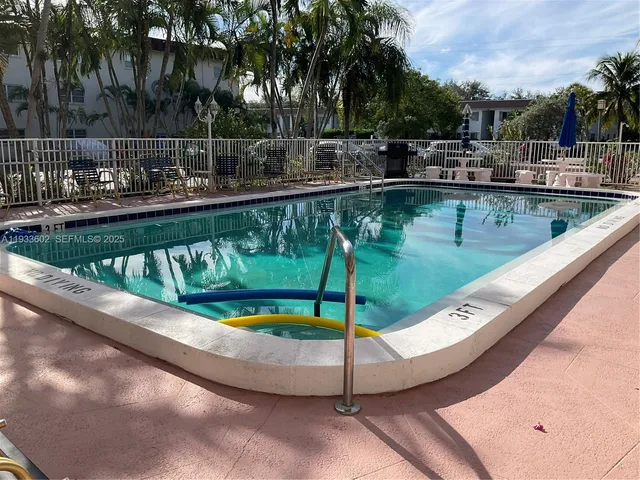 $2,050 | 100 Southeast 6th Avenue, Unit 203, Pompano Beach, FL 33060