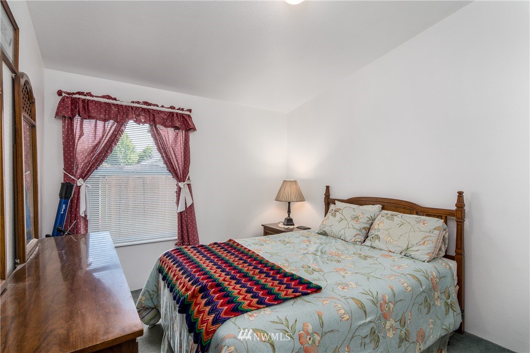 5509 Mt Solo Road Longview, WA 98632 - Photo 13 of 22 a bedroom with a bed and a window