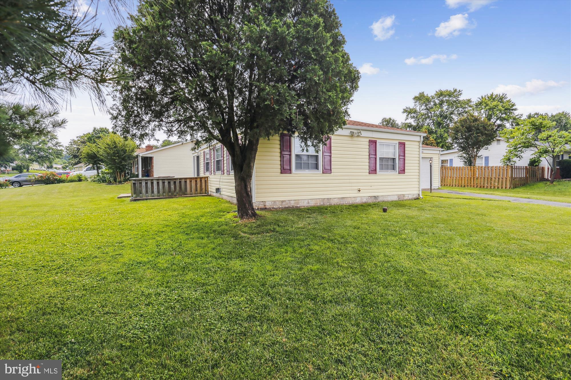 126 North Sycamore Road Sterling, VA 20164 - Photo 2 of 42 Side Elevation