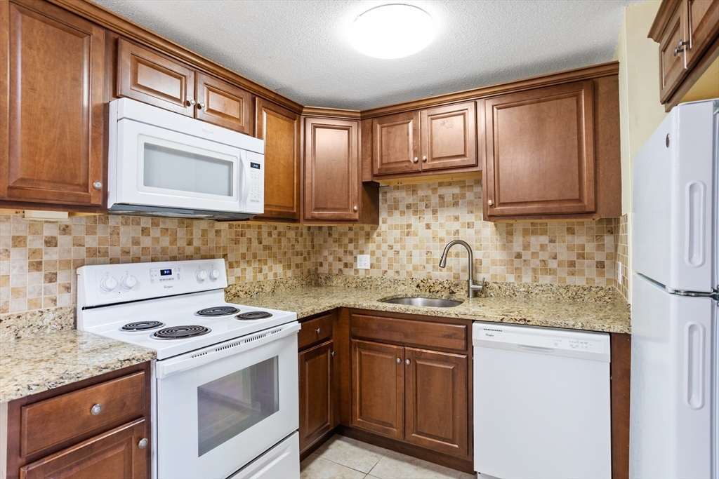 77 Nicholas Road, Unit J Framingham, MA 01701 - Photo 7 of 15 Gallery Image 7