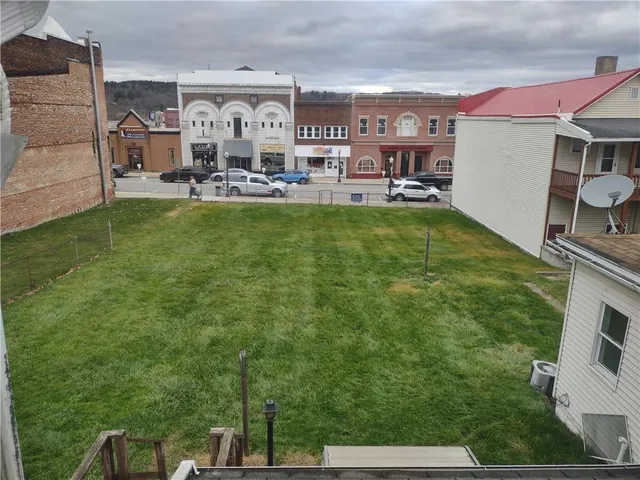 a view of a back yard of the house