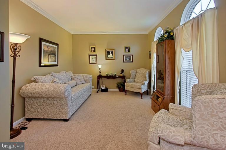 8729 Lords View Loop Gainesville, VA 20155 - Photo 2 of 29 Living Room