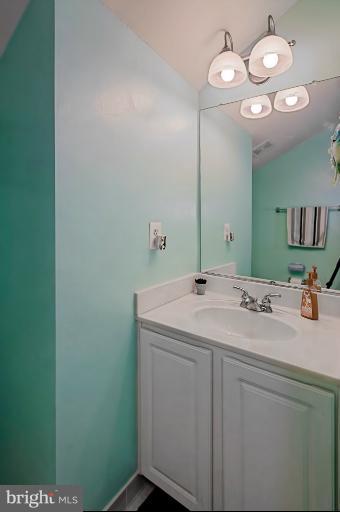8729 Lords View Loop Gainesville, VA 20155 - Photo 13 of 29 Bath