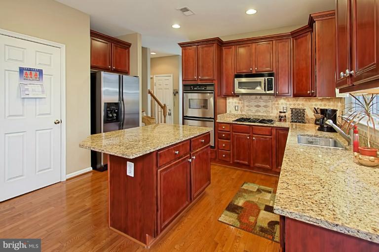 8729 Lords View Loop Gainesville, VA 20155 - Photo 3 of 29 Kitchen