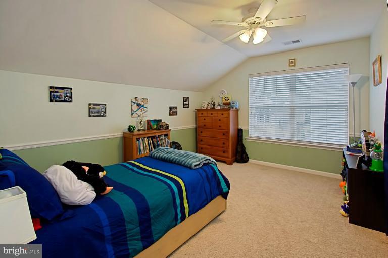 8729 Lords View Loop Gainesville, VA 20155 - Photo 22 of 29 Bedroom
