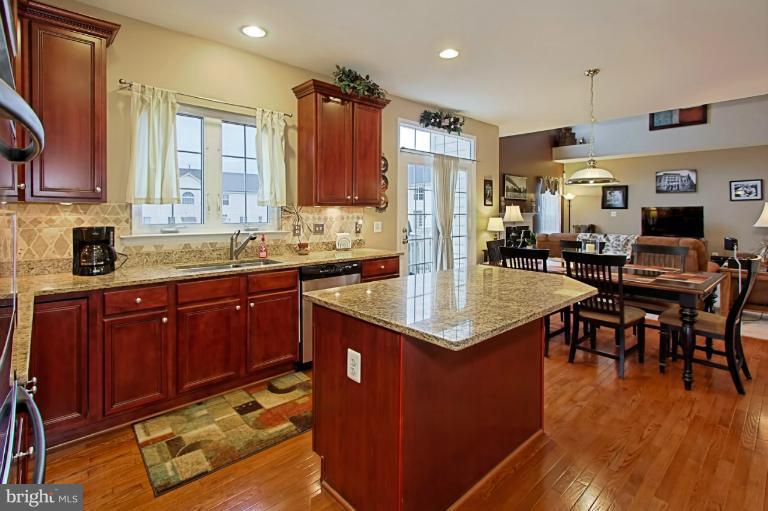 8729 Lords View Loop Gainesville, VA 20155 - Photo 25 of 29 Kitchen