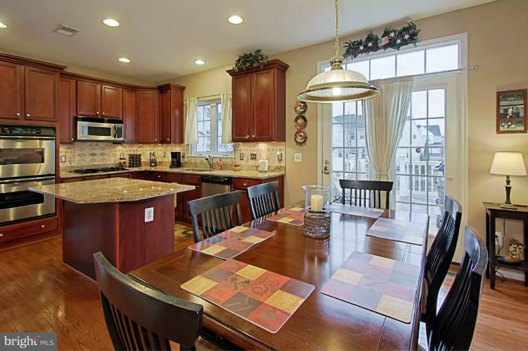 8729 Lords View Loop Gainesville, VA 20155 - Photo 10 of 29 Kitchen