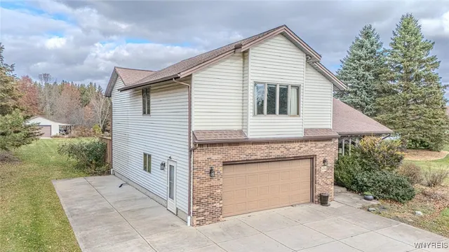 $2,200 | 6784 Bear Ridge Road, Pendleton, NY 14094