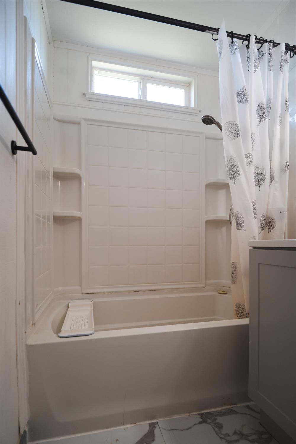 4551 Wheatland Road Wheatland, CA 95692 - Photo 12 of 50 a bathroom with a bathtub and a shower