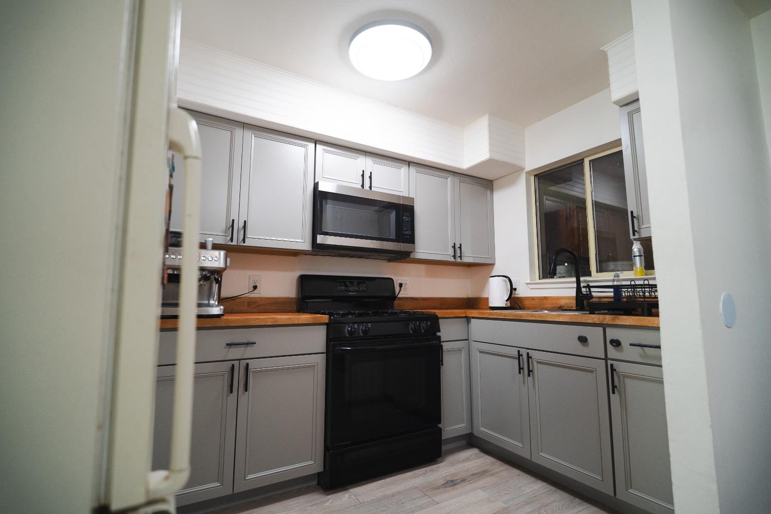 4551 Wheatland Road Wheatland, CA 95692 - Photo 31 of 50 a kitchen with a sink stove and microwave